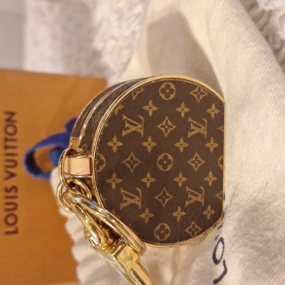 Louis Vuitton MonogramVisit Porte-Clé Boîte Chapeau Bag. - Picture 4 of 11
